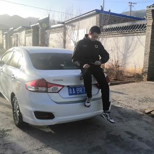 少妇看A片自慰呻吟
