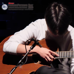 少妇看A片自慰呻吟
